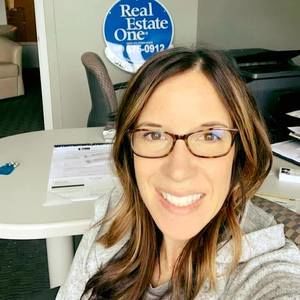 Meet your Posher, Julie